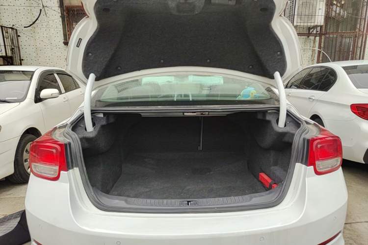 Used Chevrolet Malibu 2014 2.0L Automatic Luxury Edition Trunk
