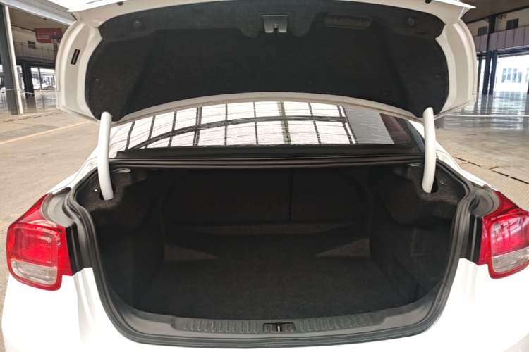 Used Chevrolet Malibu 2014 1.6T Automatic Comfort Edition Trunk