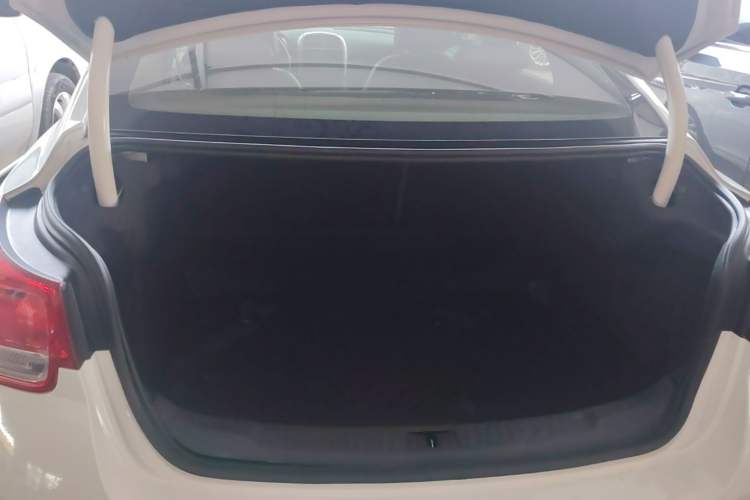 Used Chevrolet Malibu 2014 2.0L Automatic Luxury Edition Trunk