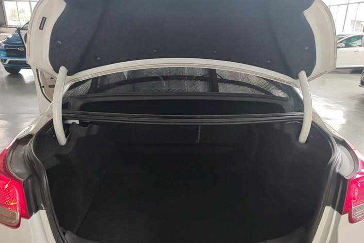 Used Chevrolet Malibu 2014 2.0L Automatic Comfort Edition Trunk