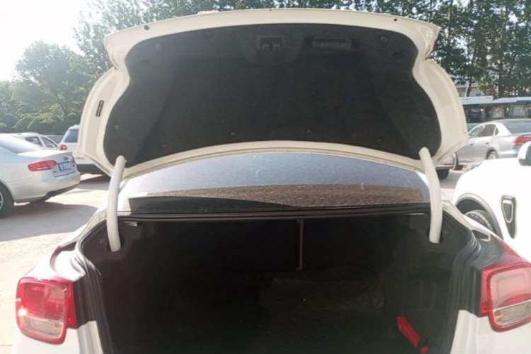 Used Chevrolet Malibu 2014 2.0L Automatic Comfort Edition Trunk