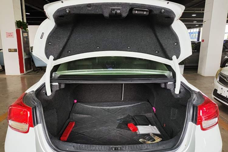 Used Chevrolet Malibu 2014 2.0L Automatic Luxury Edition Trunk