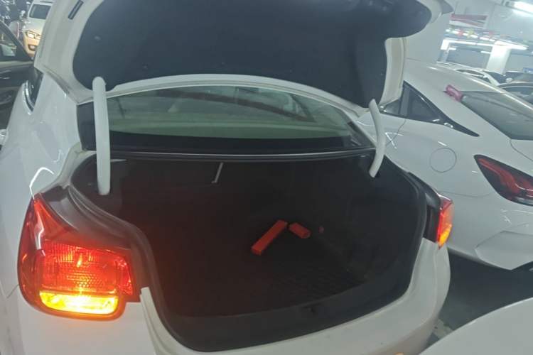 Used Chevrolet Malibu 2014 2.0L Automatic Comfort Edition Trunk