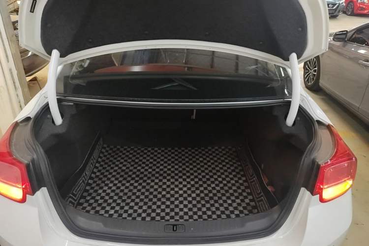 Used Chevrolet Malibu 2014 2.0L Automatic Comfort Edition Trunk