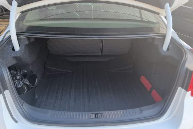 Used Chevrolet Malibu 2014 2.0L Automatic Luxury Edition Trunk