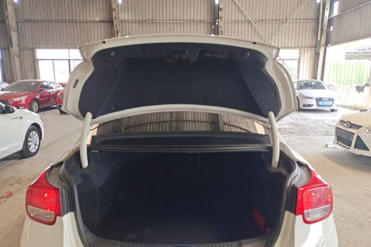 Used Chevrolet Malibu 2014 2.0L Automatic Luxury Edition Trunk