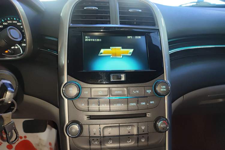 Used Chevrolet Malibu 2014 2.0L Automatic Luxury Edition Audio And AC Panel
