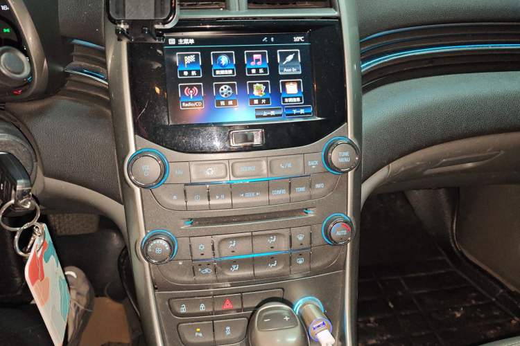 Used Chevrolet Malibu 2014 2.0L Automatic Luxury Edition Audio And AC Panel