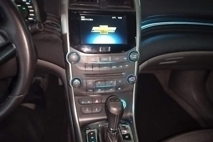 Used Chevrolet Malibu 2014 2.0L Automatic Luxury Edition Audio And AC Panel