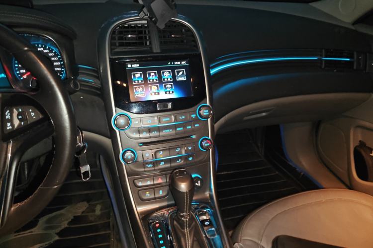 Used Chevrolet Malibu 2014 2.0L Automatic Luxury Edition Audio And AC Panel