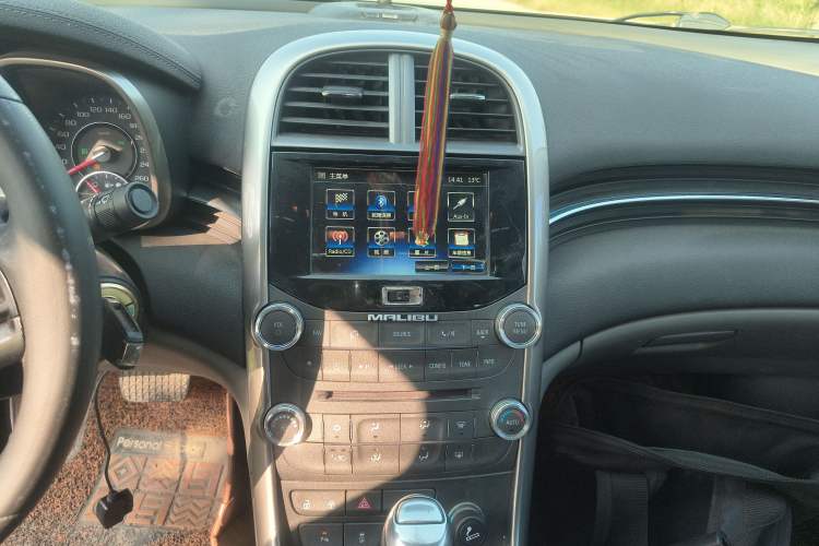 Used Chevrolet Malibu 2014 2.0L Automatic Luxury Edition Audio And AC Panel