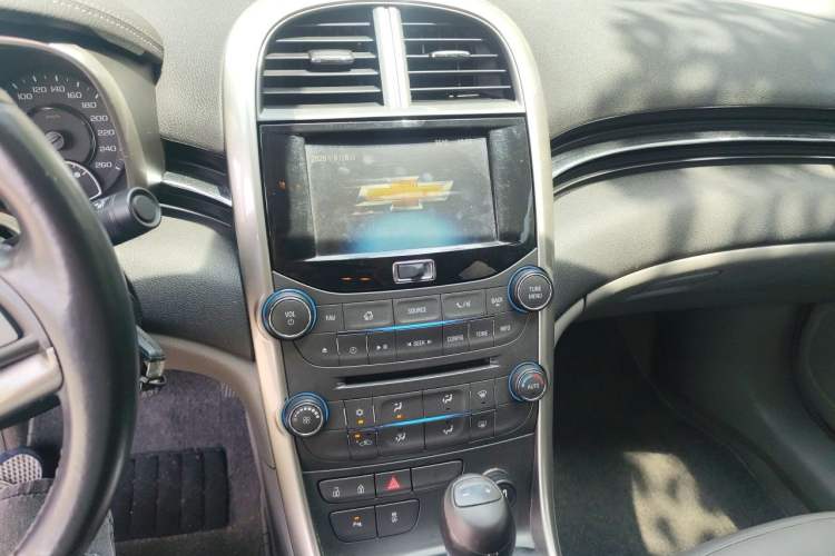 Used Chevrolet Malibu 2014 2.0L Automatic Luxury Edition Audio And AC Panel