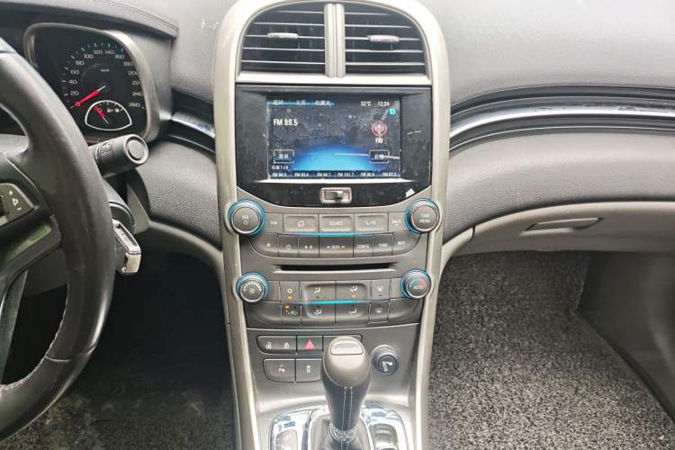 Used Chevrolet Malibu 2014 2.4L Automatic Luxury Edition Audio And AC Panel