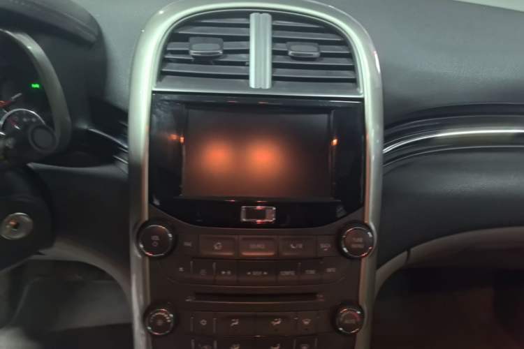Used Chevrolet Malibu 2014 2.0L Automatic Luxury Edition Audio And AC Panel