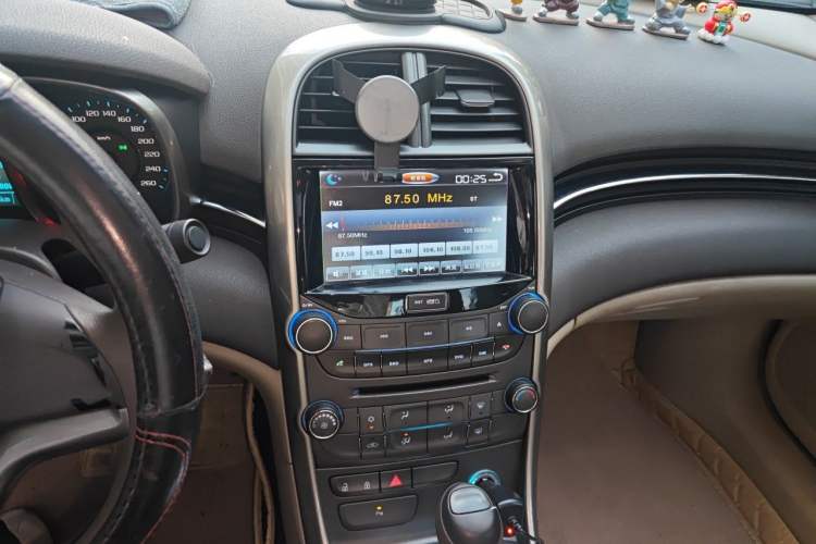 Used Chevrolet Malibu 2014 2.0L Automatic Comfort Edition Audio And AC Panel