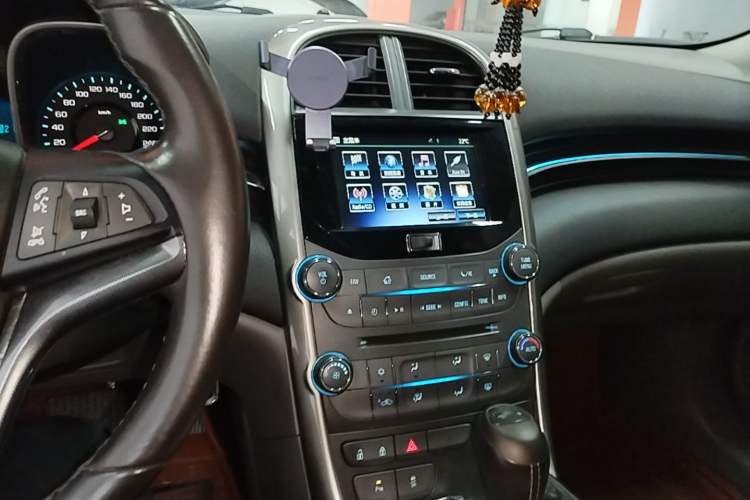 Used Chevrolet Malibu 2014 2.0L Automatic Luxury Edition Audio And AC Panel