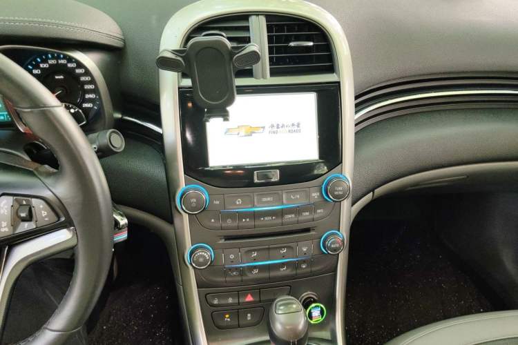 Used Chevrolet Malibu 2014 2.4L Automatic Luxury Edition Audio And AC Panel