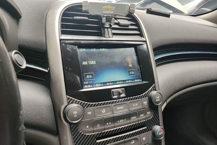 Used Chevrolet Malibu 2014 2.0L Automatic Luxury Edition Audio And AC Panel
