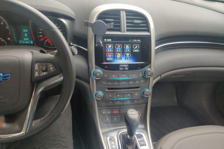 Used Chevrolet Malibu 2014 2.0L Automatic Luxury Edition Audio And AC Panel
