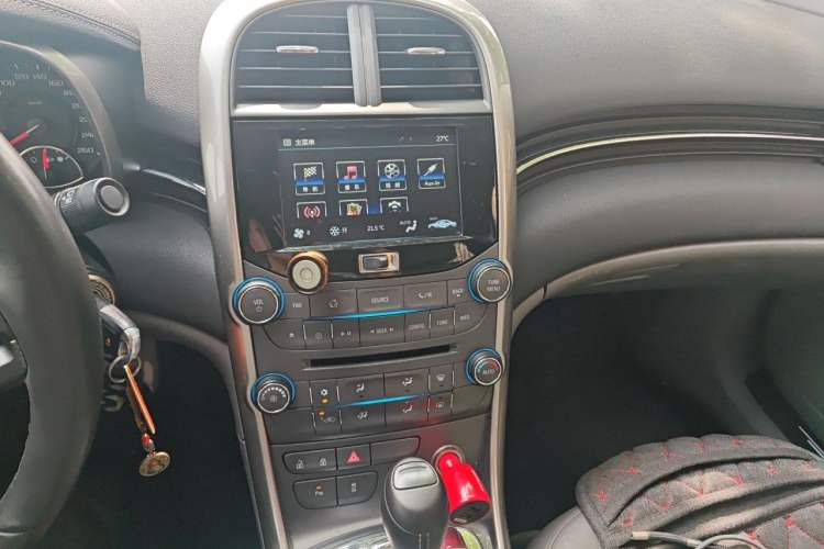 Used Chevrolet Malibu 2014 2.0L Automatic Luxury Edition Audio And AC Panel