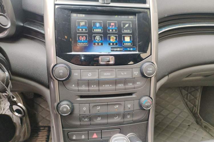 Used Chevrolet Malibu 2014 2.4L Automatic Luxury Edition Audio And AC Panel