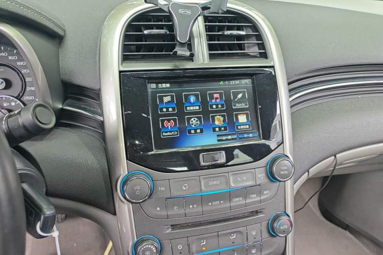 Used Chevrolet Malibu 2014 2.0L Automatic Luxury Edition Audio And AC Panel