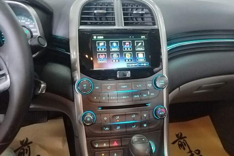 Used Chevrolet Malibu 2014 2.0L Automatic Luxury Edition Audio And AC Panel