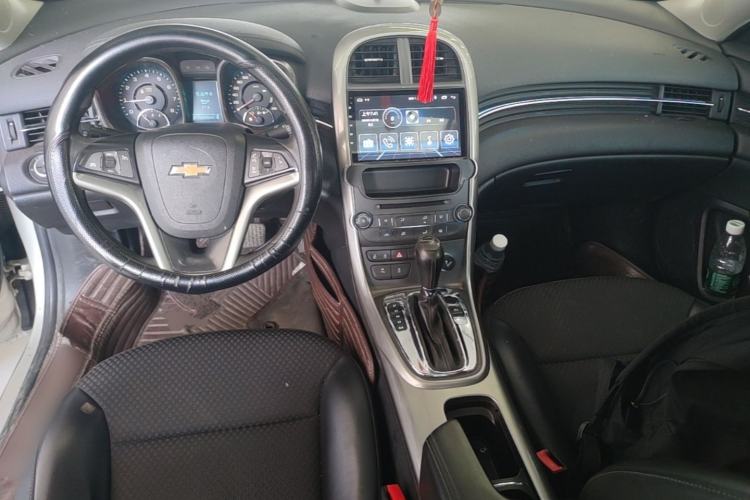 Used Chevrolet Malibu 2014 1.6T Automatic Comfort Edition Center Console