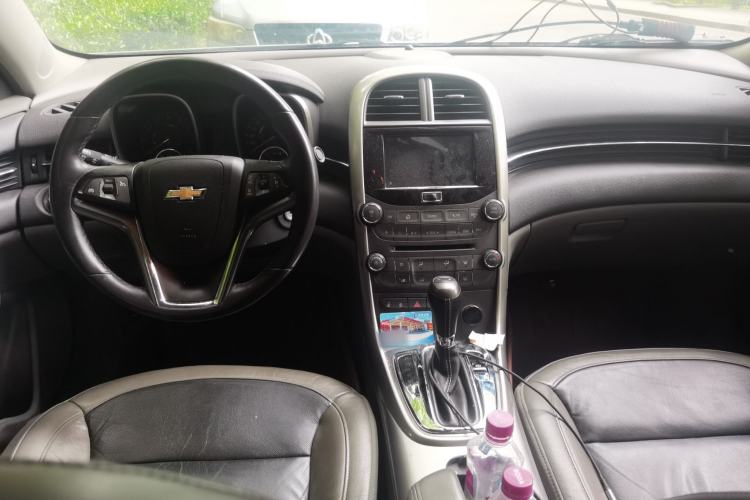 Used Chevrolet Malibu 2014 2.4L Automatic Luxury Edition Center Console