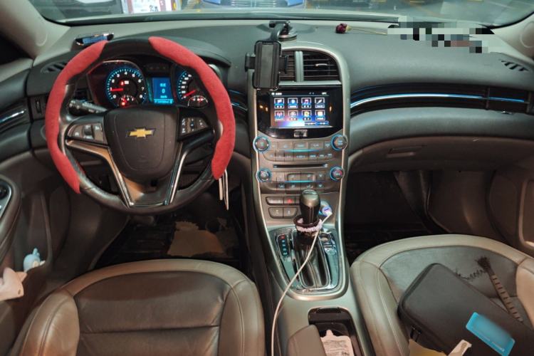 Used Chevrolet Malibu 2014 2.0L Automatic Luxury Edition Center Console