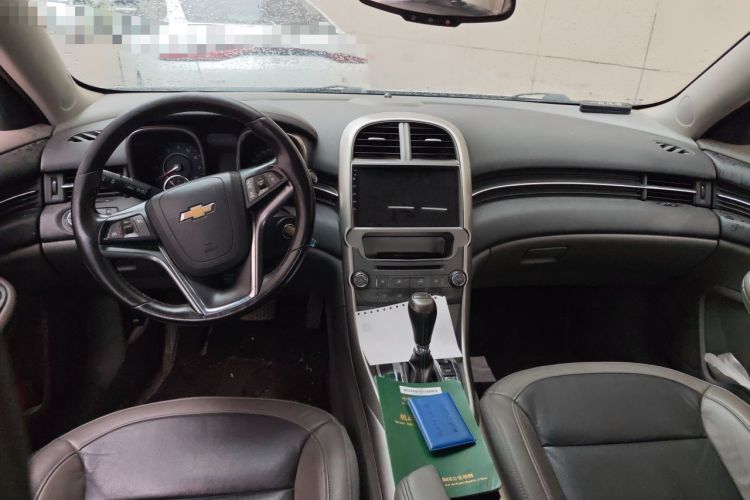 Used Chevrolet Malibu 2014 2.0L Automatic Luxury Edition Center Console