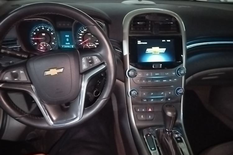 Used Chevrolet Malibu 2014 2.0L Automatic Luxury Edition Center Console