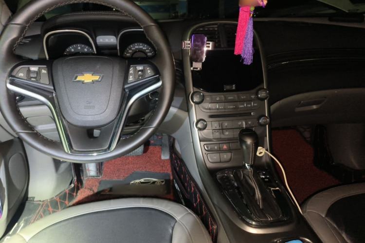 Used Chevrolet Malibu 2014 2.0L Automatic Luxury Edition Center Console