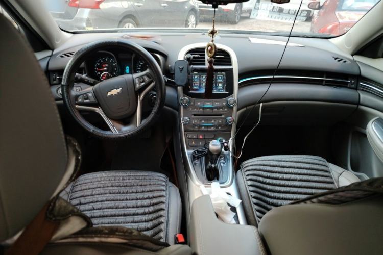 Used Chevrolet Malibu 2014 2.4L Automatic Luxury Edition Center Console
