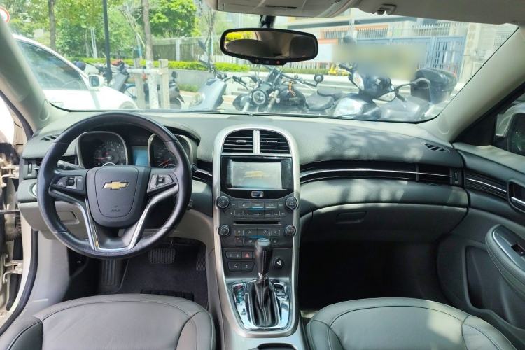 Used Chevrolet Malibu 2014 2.0L Automatic Luxury Edition Center Console