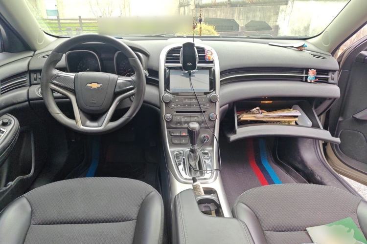 Used Chevrolet Malibu 2014 1.6T Automatic Comfort Edition Center Console