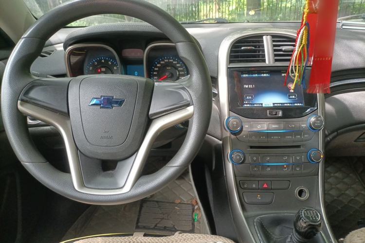 Used Chevrolet Malibu 2014 1.6T Manual Comfort Edition Center Console