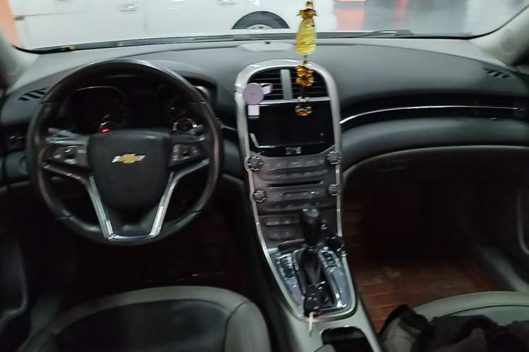 Used Chevrolet Malibu 2014 2.0L Automatic Luxury Edition Center Console