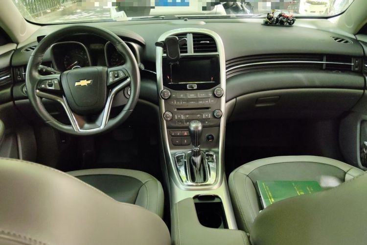 Used Chevrolet Malibu 2014 2.4L Automatic Luxury Edition Center Console