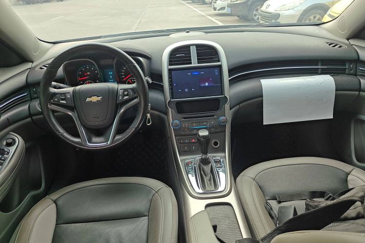 Used Chevrolet Malibu 2014 2.0L Automatic Luxury Edition Center Console