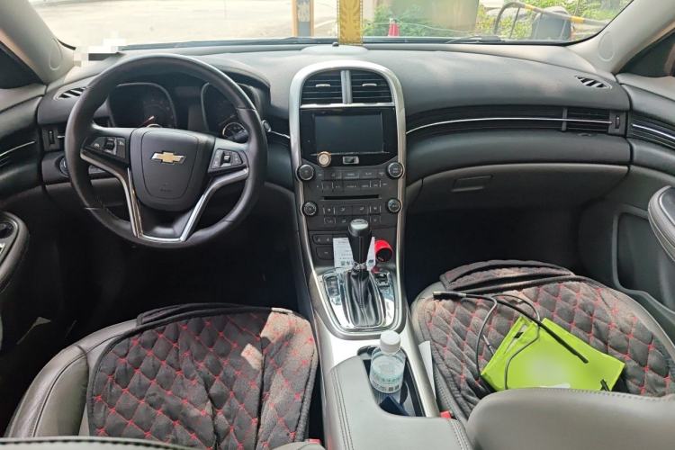 Used Chevrolet Malibu 2014 2.0L Automatic Luxury Edition Center Console