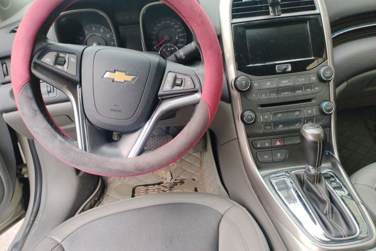 Used Chevrolet Malibu 2014 2.4L Automatic Luxury Edition Center Console
