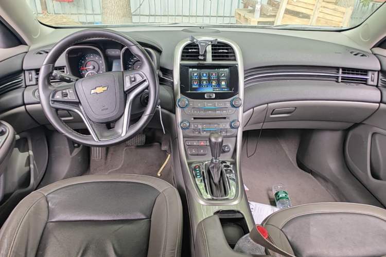 Used Chevrolet Malibu 2014 2.0L Automatic Luxury Edition Center Console