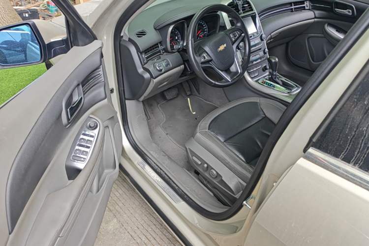 Used Chevrolet Malibu 2014 2.0L Automatic Luxury Edition Driver Seat