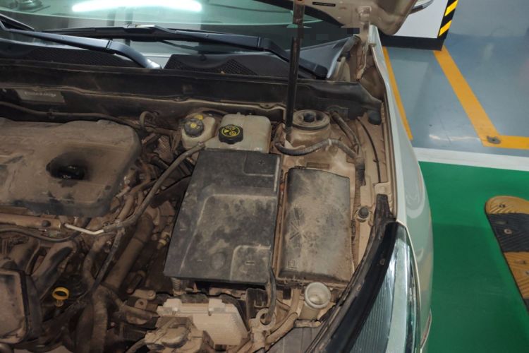 Used Chevrolet Malibu 2014 2.0L Automatic Luxury Edition Engine Bay Left