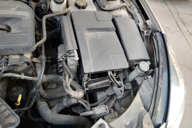 Used Chevrolet Malibu 2014 2.4L Automatic Luxury Edition Engine Bay Left