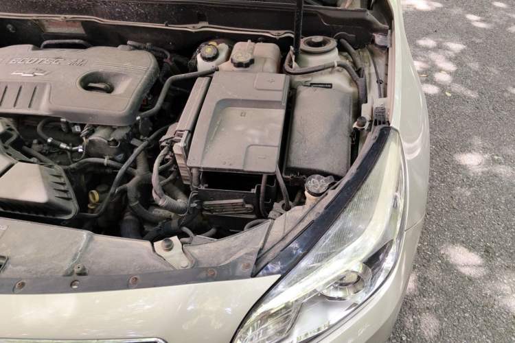 Used Chevrolet Malibu 2014 2.4L Automatic Luxury Edition Engine Bay Left