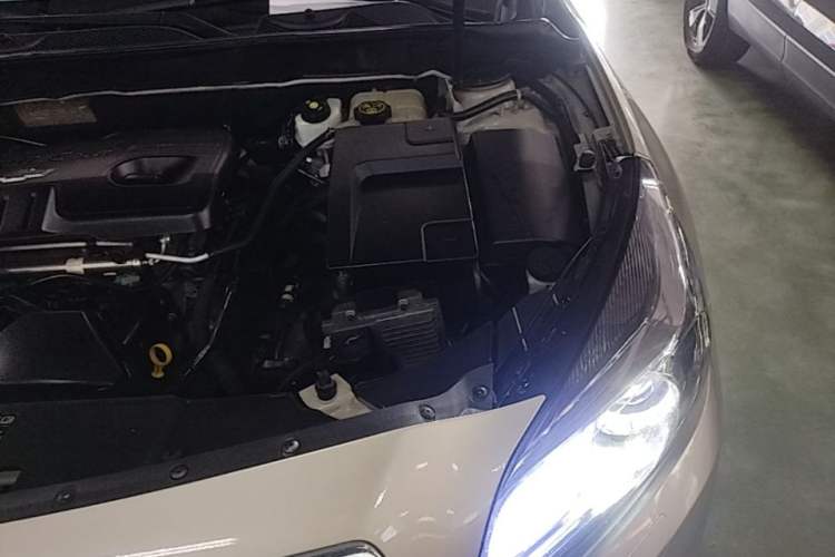 Used Chevrolet Malibu 2014 2.0L Automatic Luxury Edition Engine Bay Left