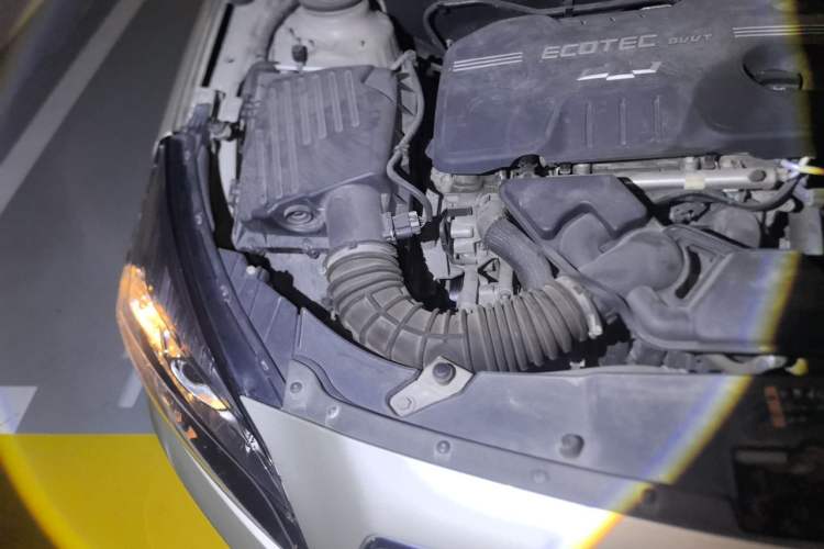 Used Chevrolet Malibu 2014 2.0L Automatic Comfort Edition Engine Bay Right