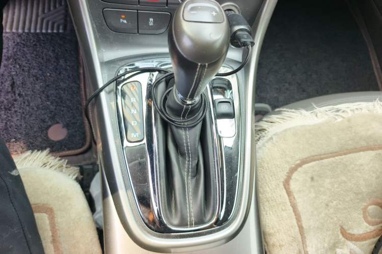 Used Chevrolet Malibu 2014 2.4L Automatic Luxury Edition Gear Lever